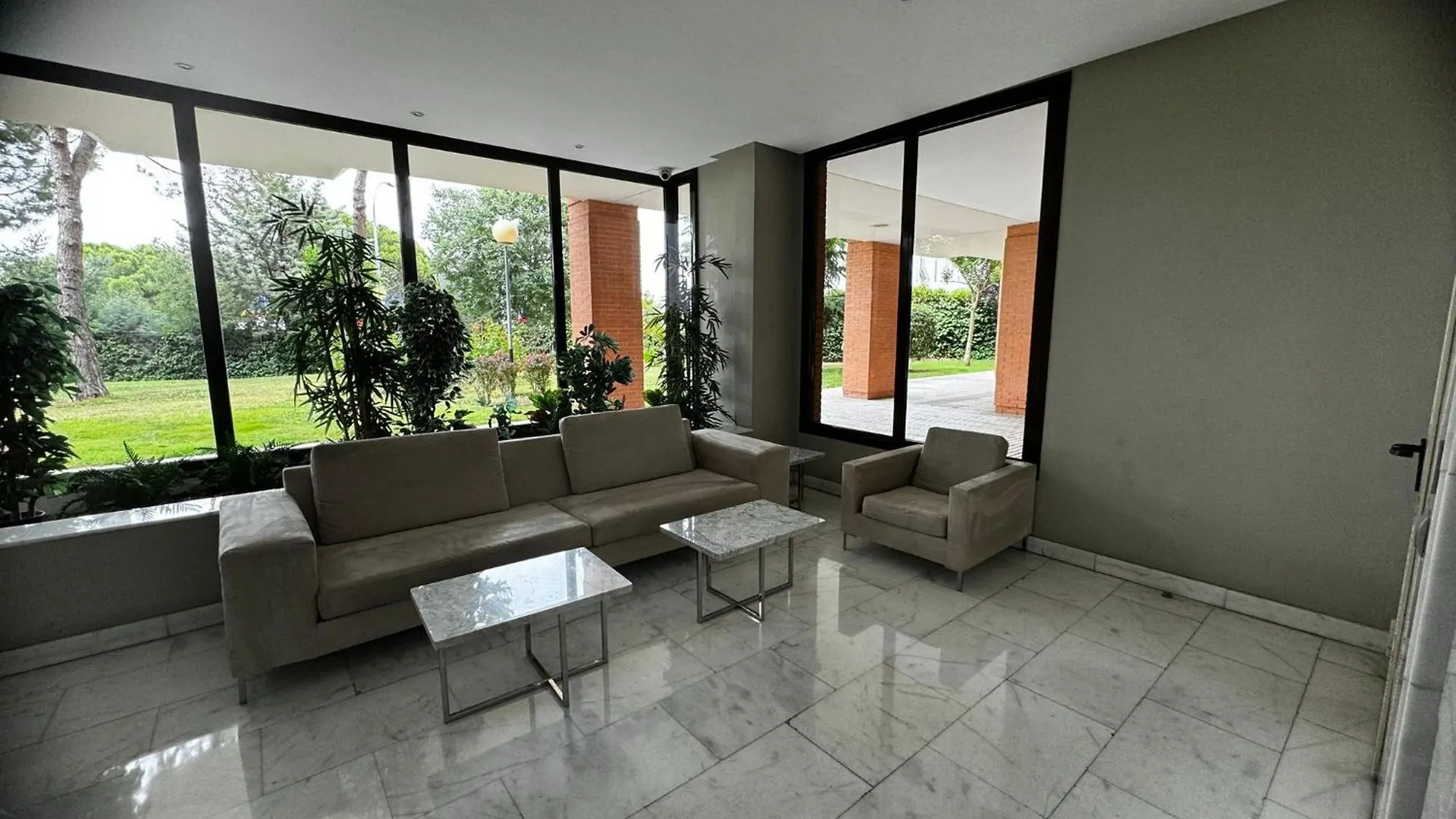B&C Apartamentos Madrid 0*,